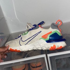 Nike reacts size 8 women.